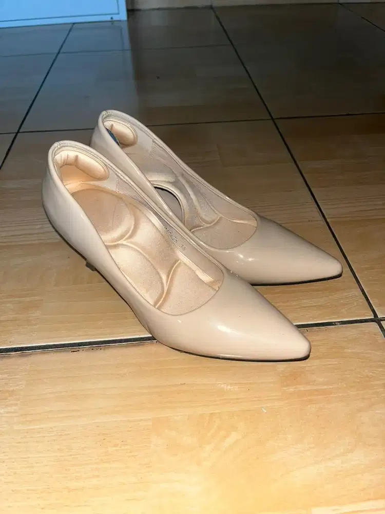 Sepatu Heels Warna Cream