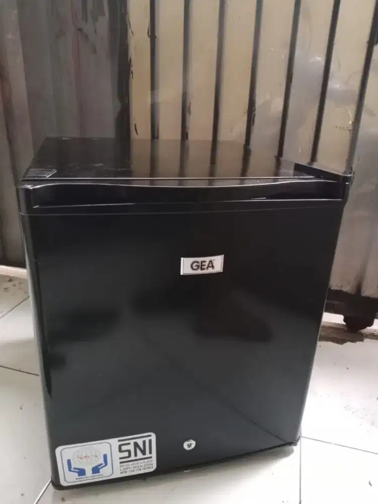 Kulkas 1 pintu GEA mini