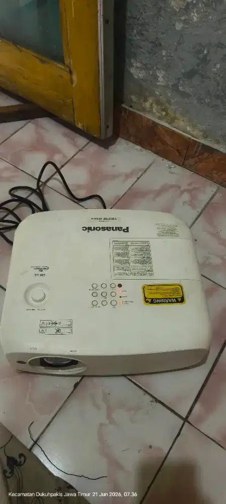Proyektor Panasonic PT-VW540,Proyektor LCD portable.