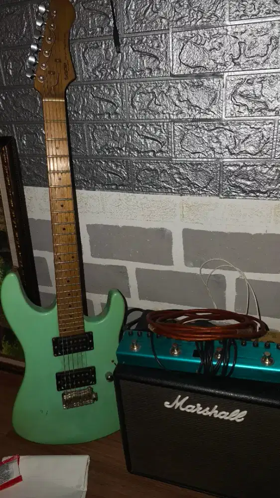 Marshall code 25, efek mwave tank-g, Gitar Sqoe