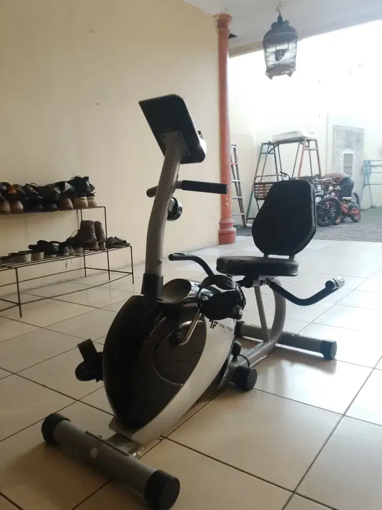 Sepeda statis terapi dan fitnes total recumbent bike TL 8570