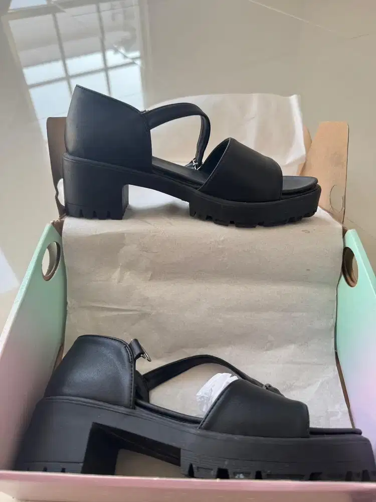 Heels hitam Korea