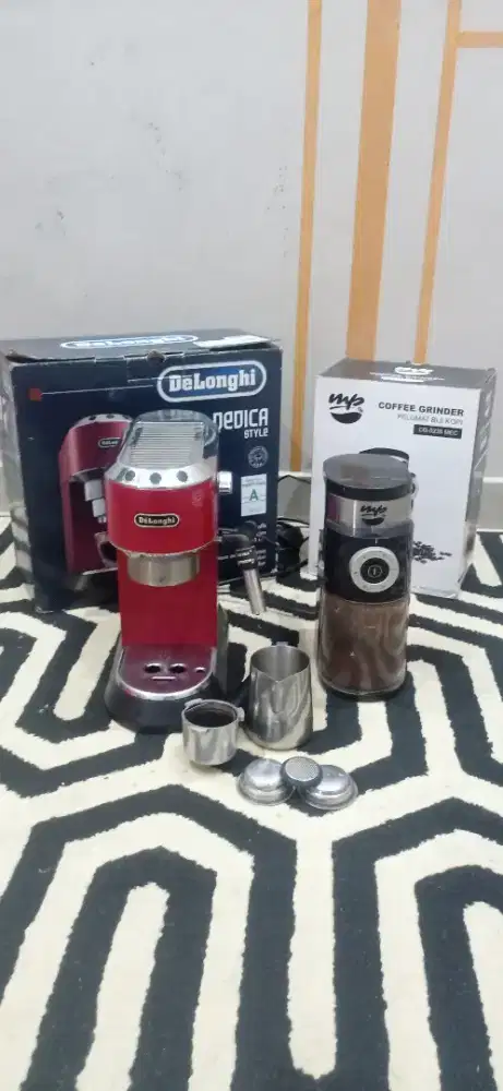 Mesin kopi Delonghi