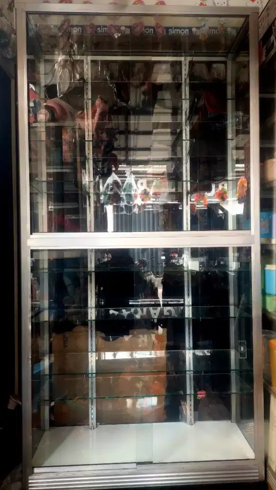 Etalase Kaca Bekas Usaha