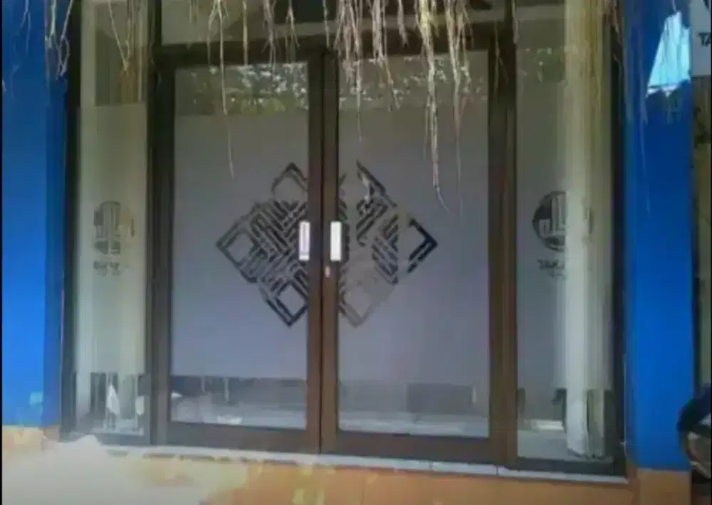 Stiker sanblas kaca film bisa pasang melalui dlm/luar kantor