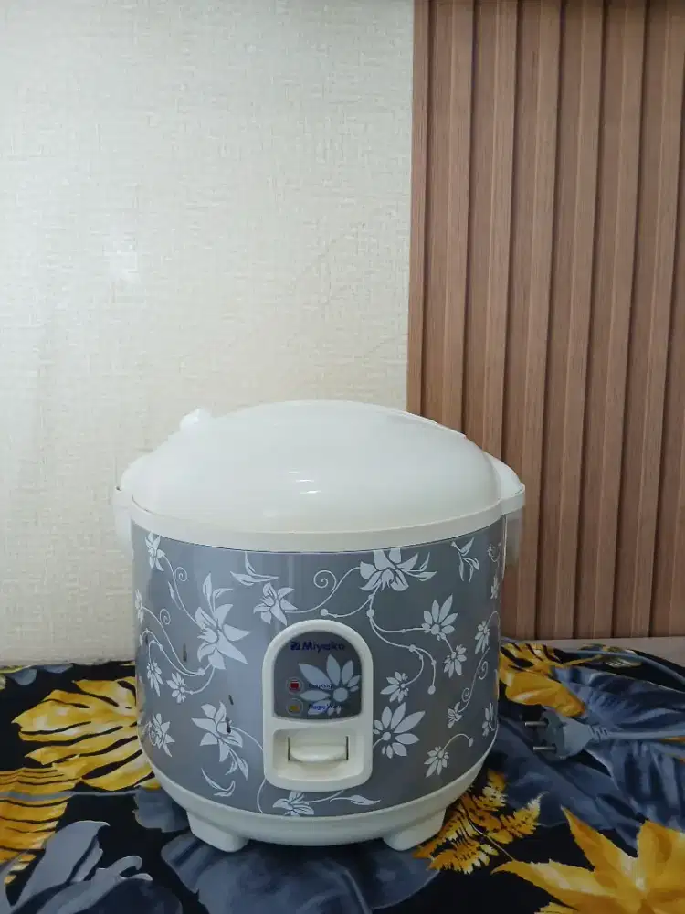 MAGIC COM (Penanak Nasi)