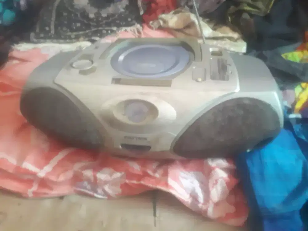 RADIO CASSETTE & LCD POLYTRON