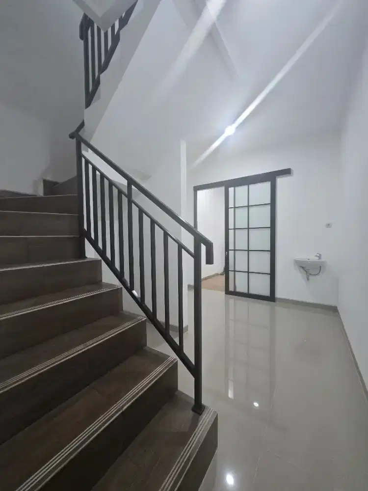 Rumah 2 lantai di jatiasih 600jt-an AKSES 2 MOBIL
