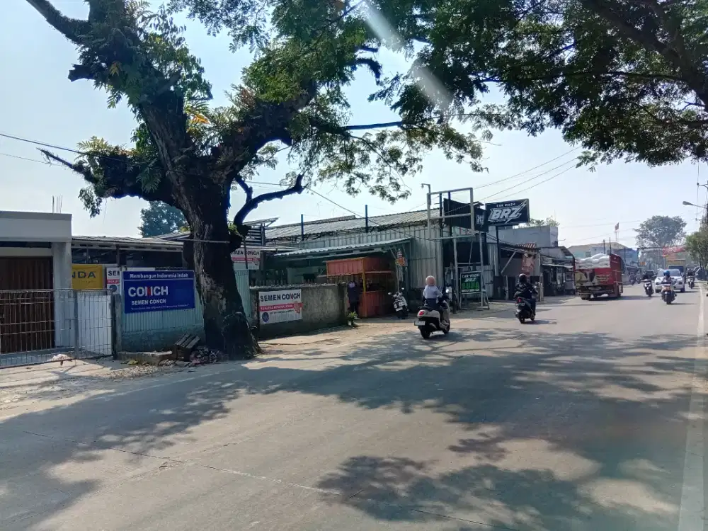 Tanah kosong Di pinggir jalan unyur