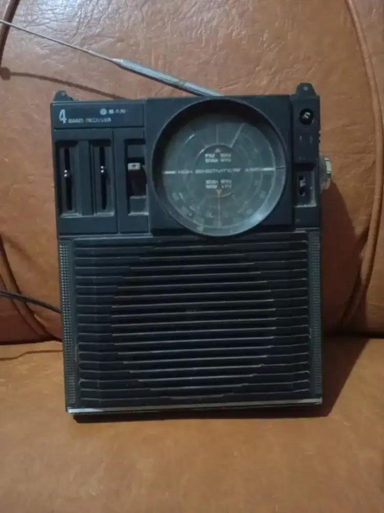 Radio Sanyo 4 Band FM,Am,Sw1 dan Sw2