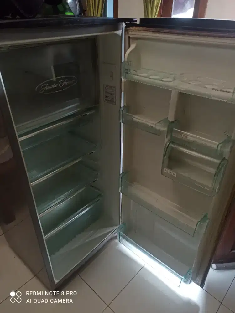 d jual kulkas bekas merk politron