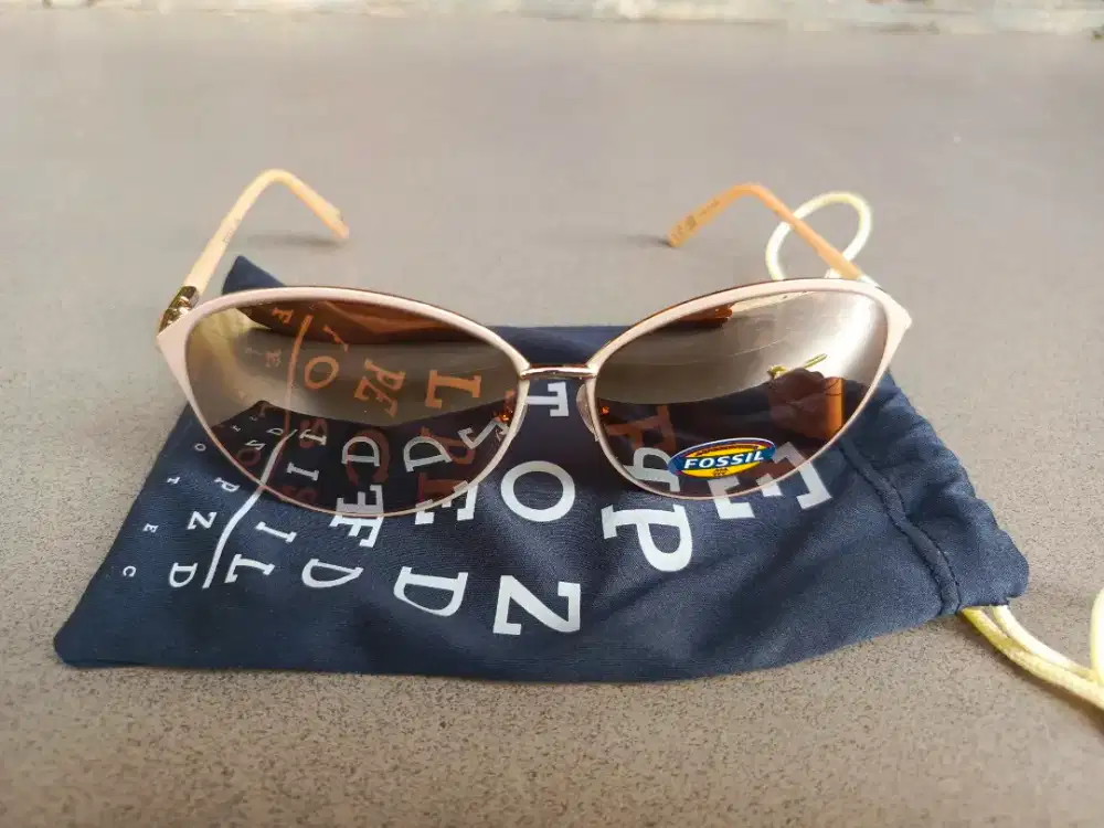 Kacamata sunglasses original fossil dari baru tidak pernah dipakai