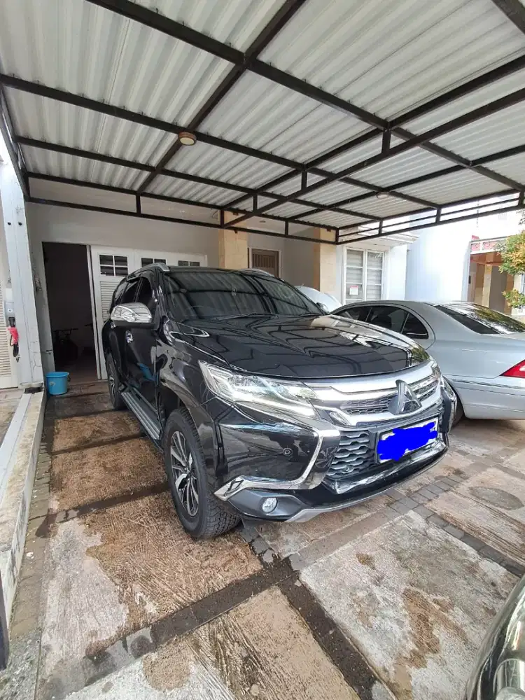 Dijual Mitsubishi Pajero Sport Dakar 4x2 AT tahun 2018 Hitam