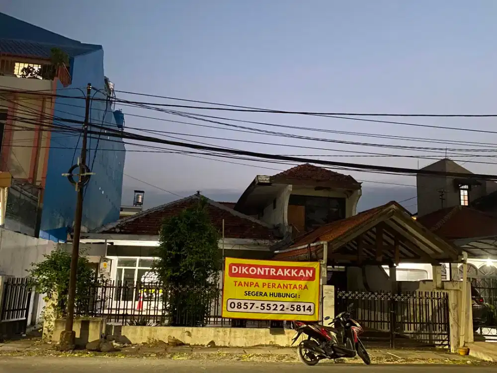 DISEWAKAN / DIKONTRAKKAN RUMAH DI KETINTANG SURABAYA