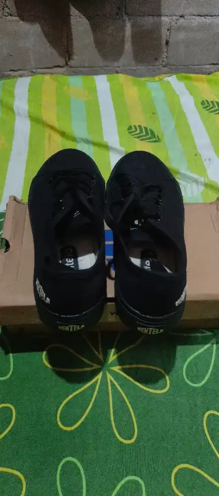 Sepatu Ventela hitam