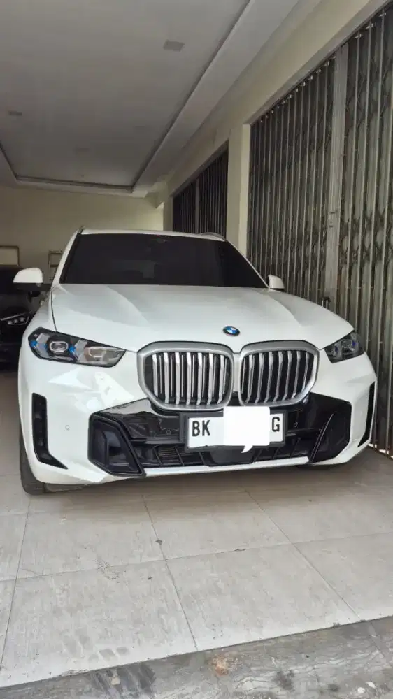 BMW X5 nik 2024 putih
