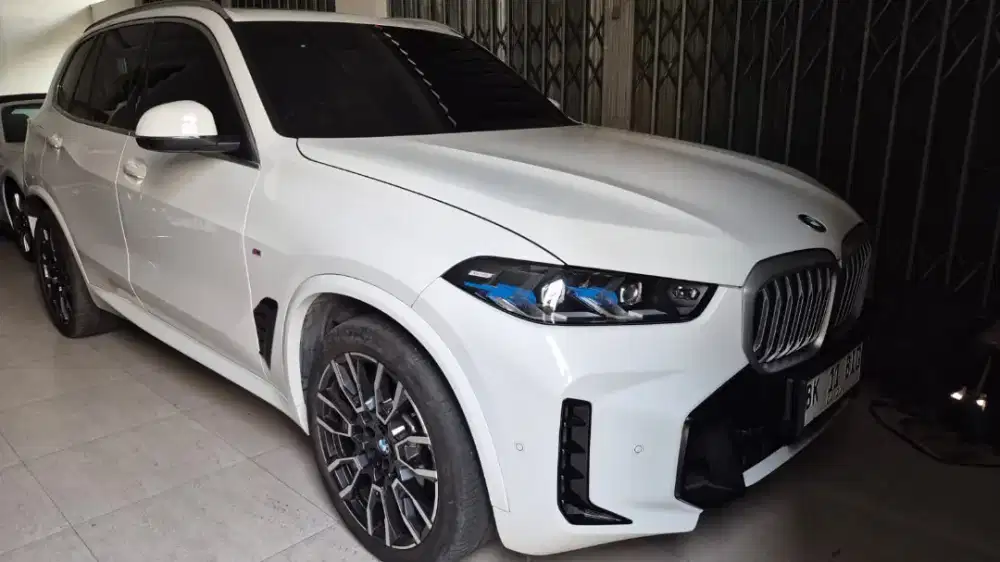 BMW X5 nik 2024 putih