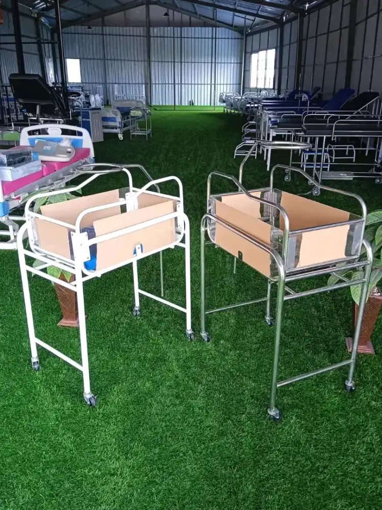 Box Bayi Besi / Tempat Tidur Bayi