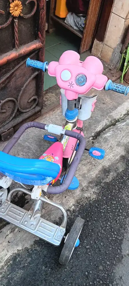 Di jual sepeda anak roda 3