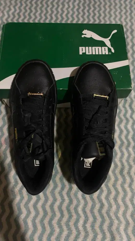 Sepatu Puma kulit size 38 original baru buka bok saja  minat