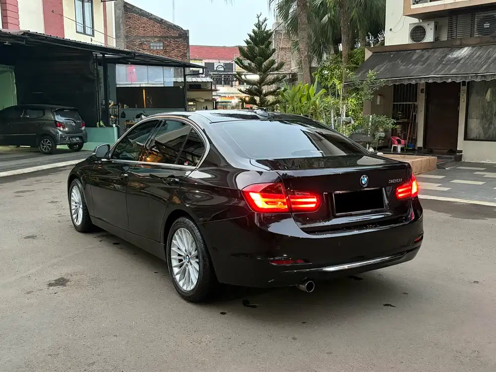BMW 320i 2012 Bensin