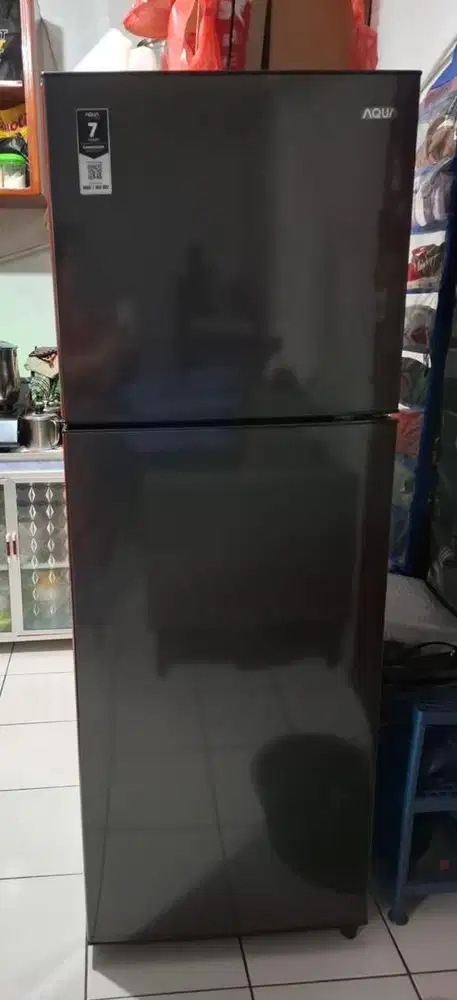 Kulkas 2 Pintu AQUA 220 Liter