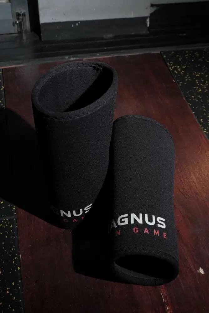 MAGNUS STIFF KNEE SLEEVE UKURAN M