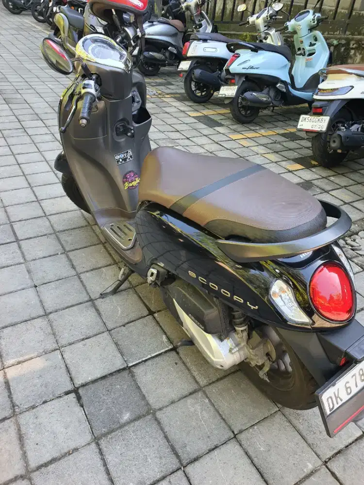 Di Jual cepat motor scoopy 2022 hitam  Km 27.000