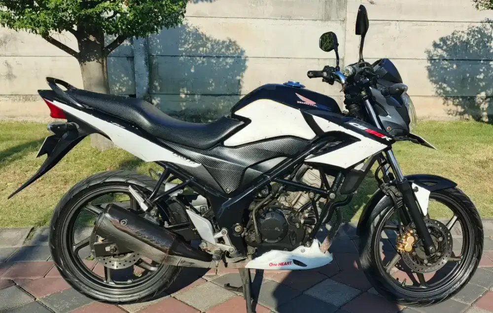 HONDA CB150R OLD 2015  WARNA HITAM PUTIH