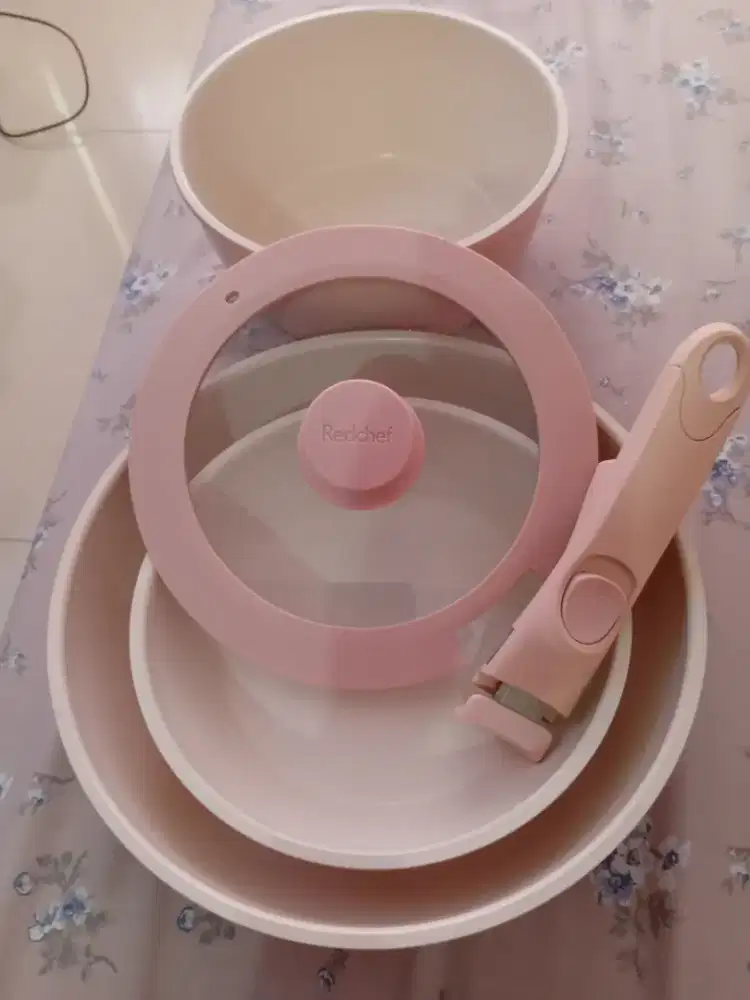 Red Chef Panci dan Penggorengan, Lucu warna Pink