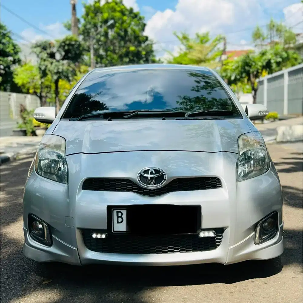 YARIS E AT 2012 low km!