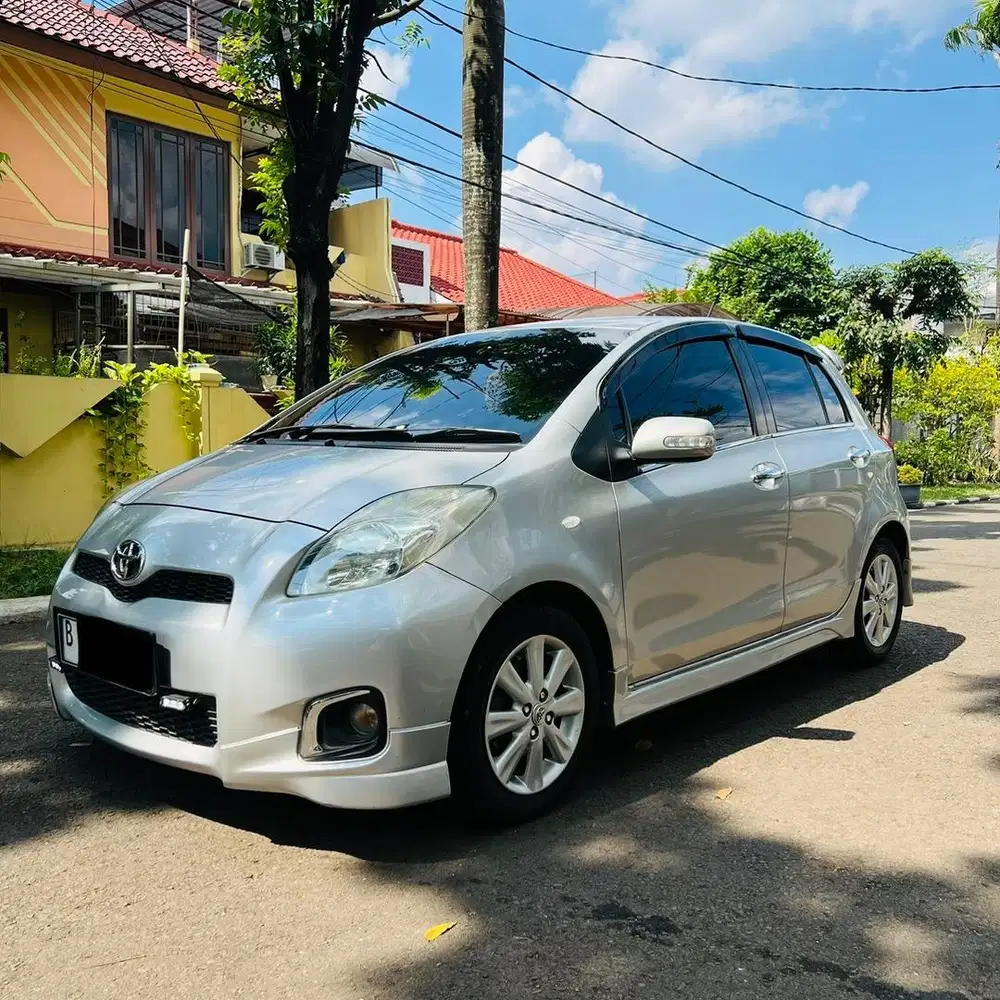 YARIS E AT 2012 low km!
