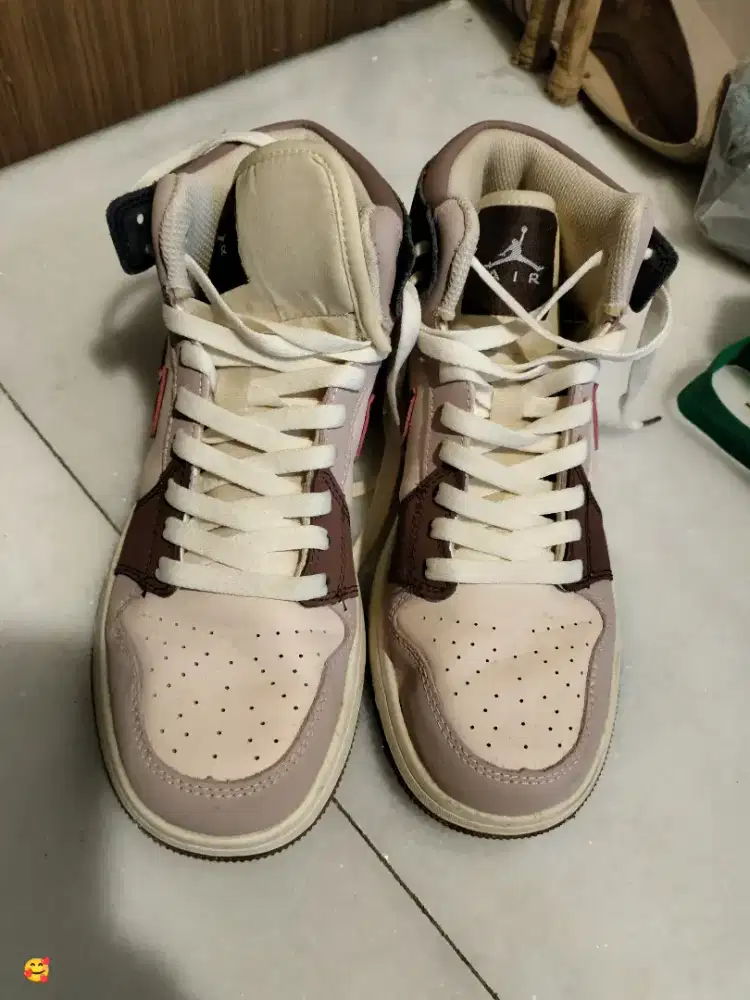 Sepatu olahraga size 40