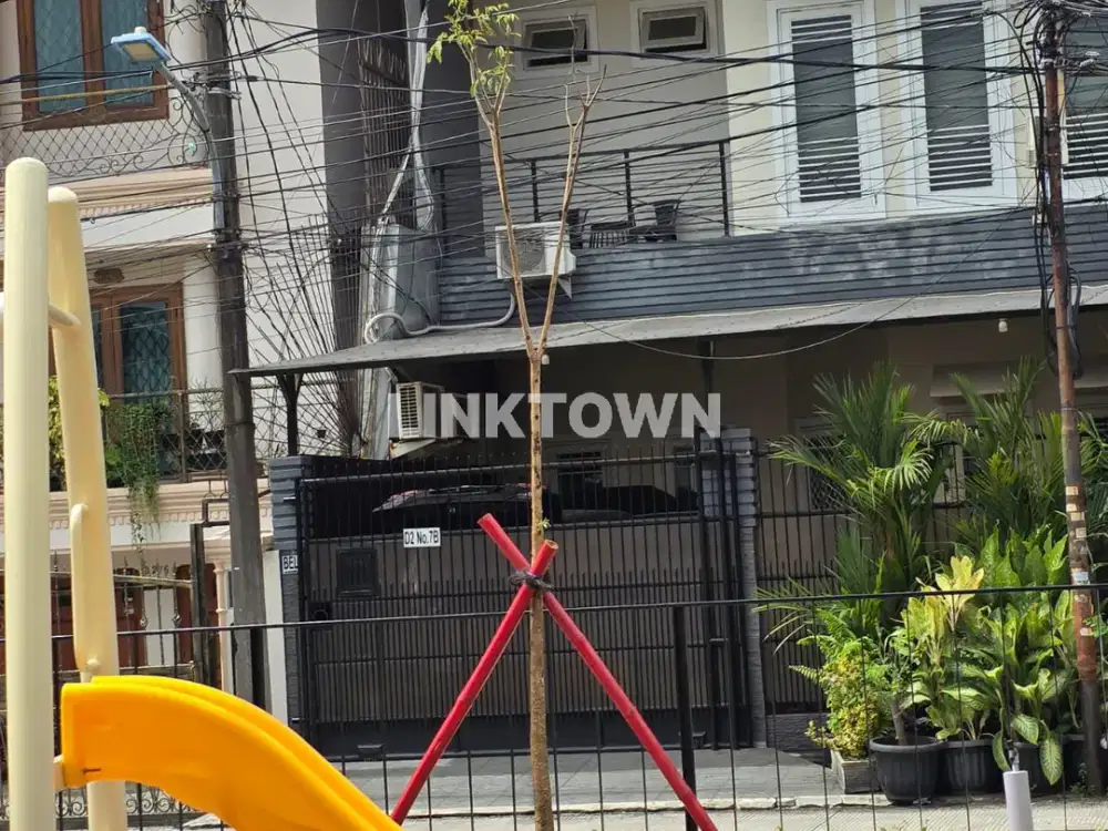 Semifurnished Rumah Lantai di Taman Ratu Jakarta Barat