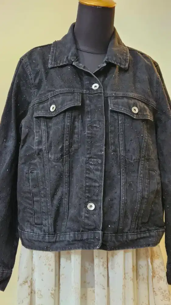 Jacket denim hitam manik glimmer