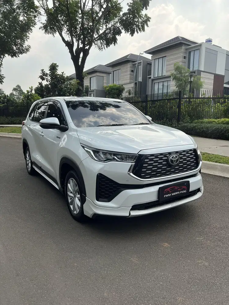 Toyota innova zenix V hybrid modelista 2024 putih