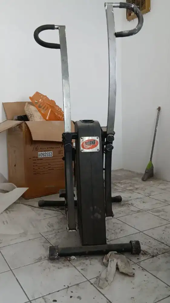 Elliptical Trainer Alat Olah Raga