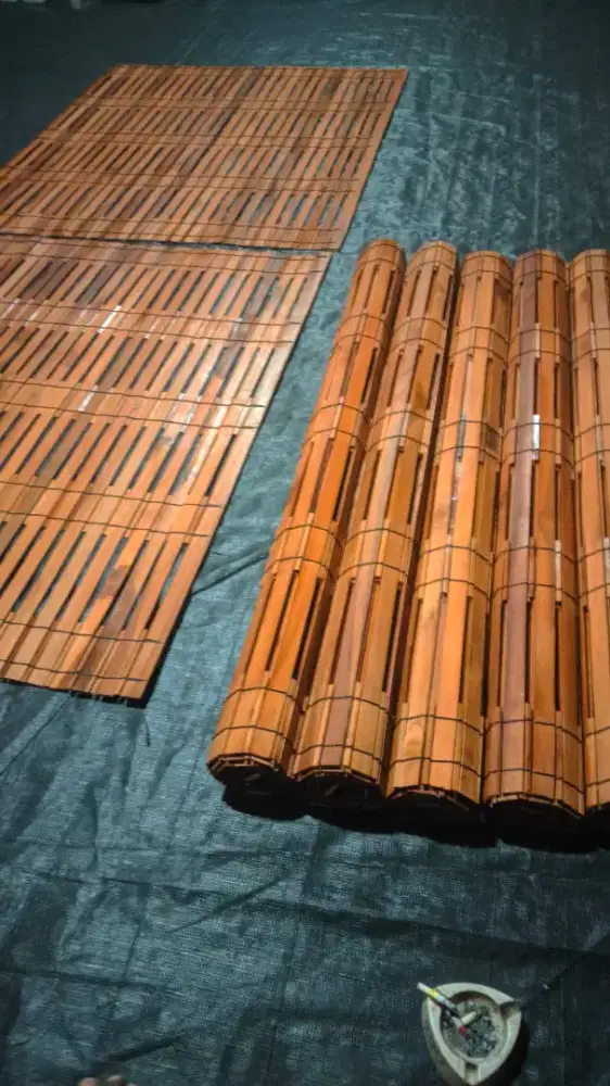 Tirai kayu jati finishing Vernis