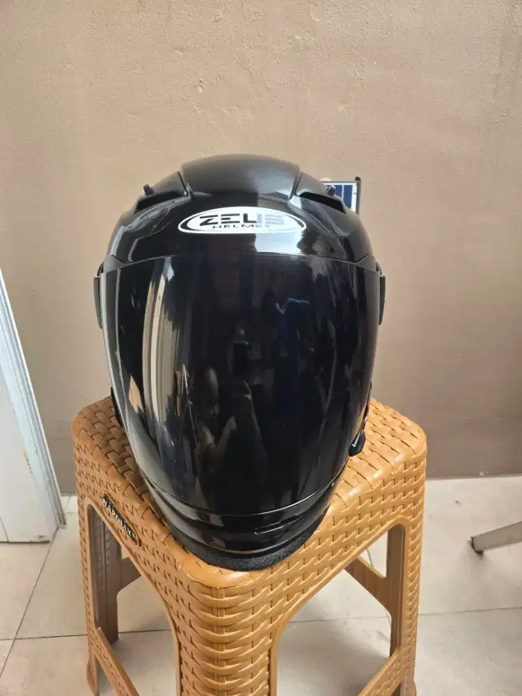 Zeus Black Glossy Zs - 611