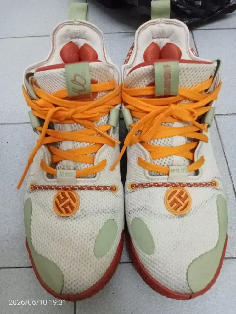 Sepatu kondisi masih bagus dan layak