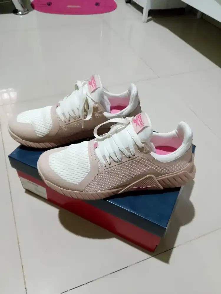 Sepatu Reebok original mulus seperti baru