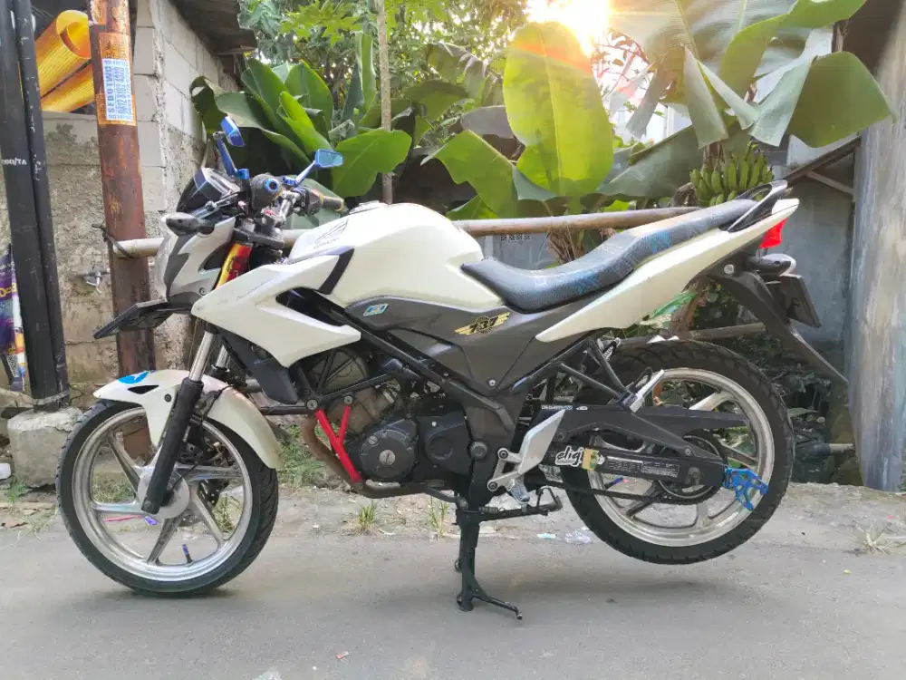 Honda cb150r 2013