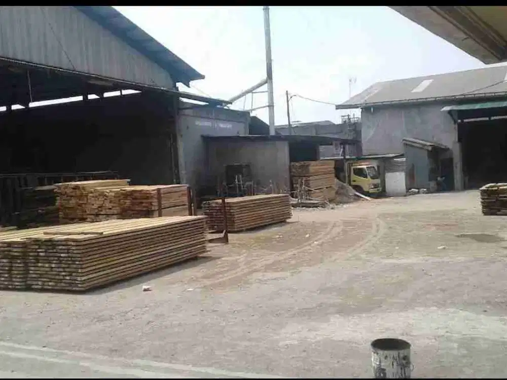 Jual Cepat Gudang 4300m², terdapat 8 kios, hny hitung tanah