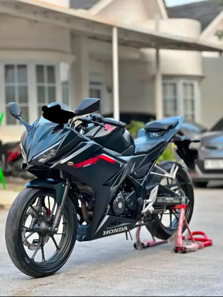 CBR 150R 2020 PLAT B DKI PAJAK ON (Nego) cocok ambil ke lokasi