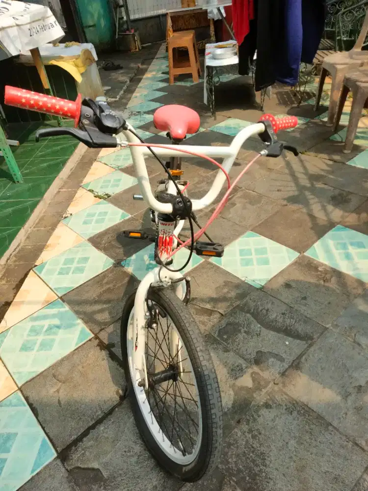 Sepeda BMX United