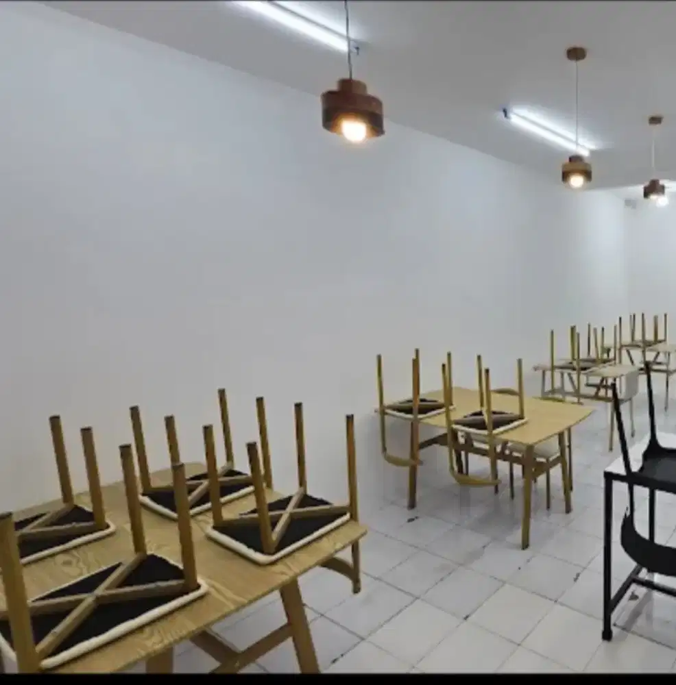 Meja Makan dan Kursi
