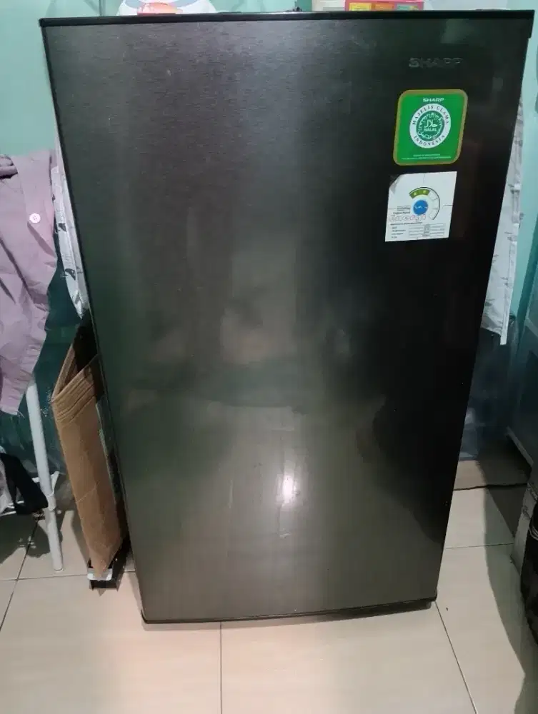 Dijual kulkas bekas merk Sharp
