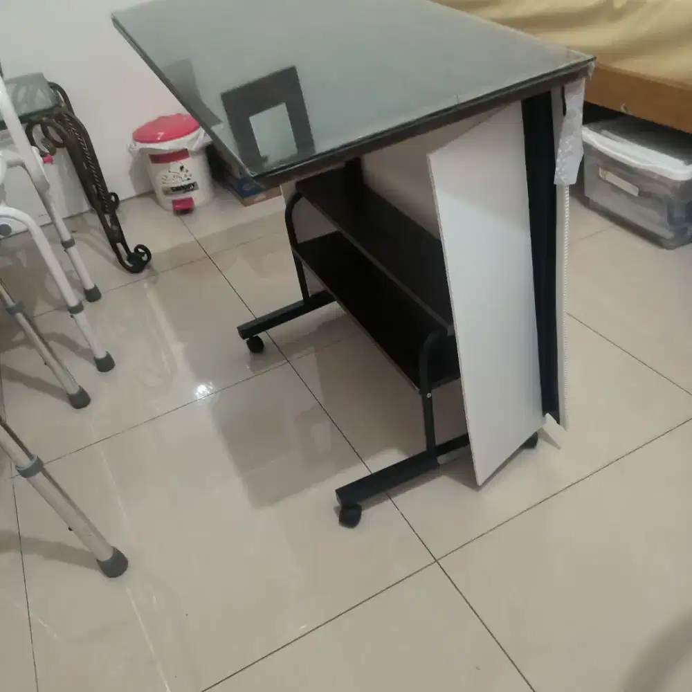 Meja kantor/ meja belajar / meja roda/ adjustable/ serba guna