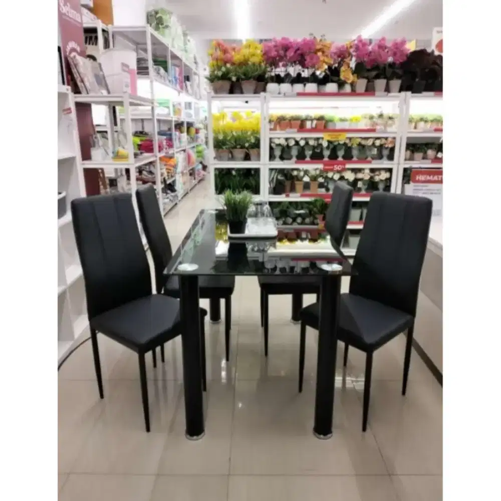 Meja makan minimalis