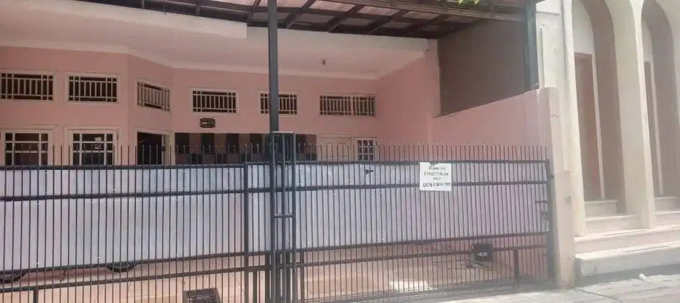 DIKONTRAKAN RUMAH 2 LANTAI – KELAPA GADING (DALAM KOMPLEK, TENANG)